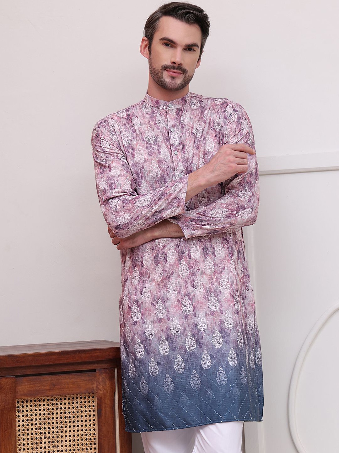 

Jompers Band Collar Ethnic Motifs Printed Straight Kurta, Magenta