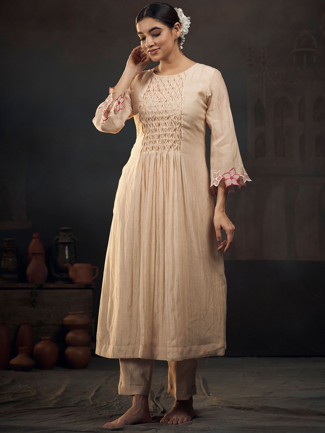 

HIRIKA&DHRUTI Women Embroidered Kurta with Harem Pants, Beige
