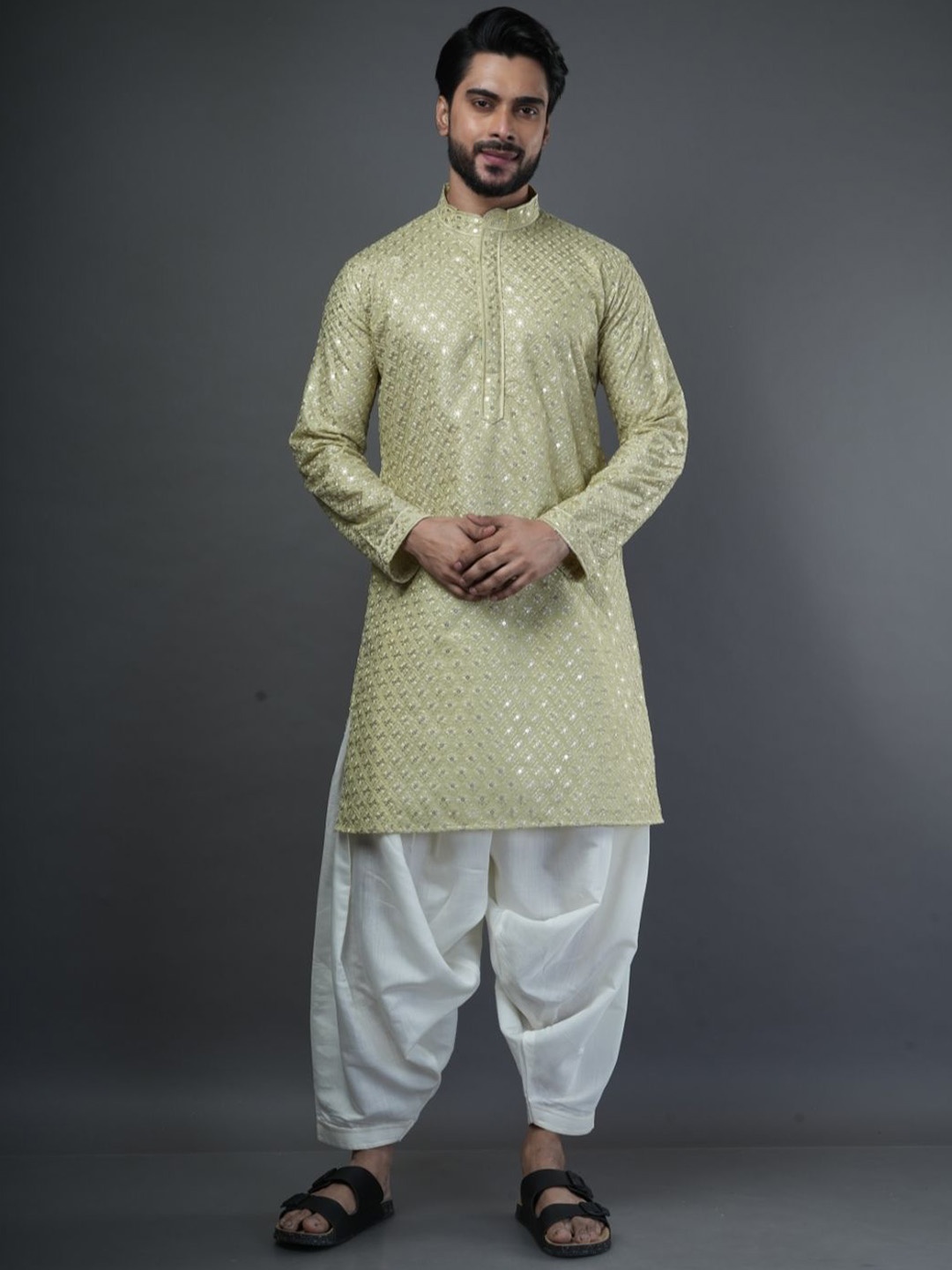 

ARYA Mandarin Collar Geometric Embroidered Sequinned Straight Kurta, Green