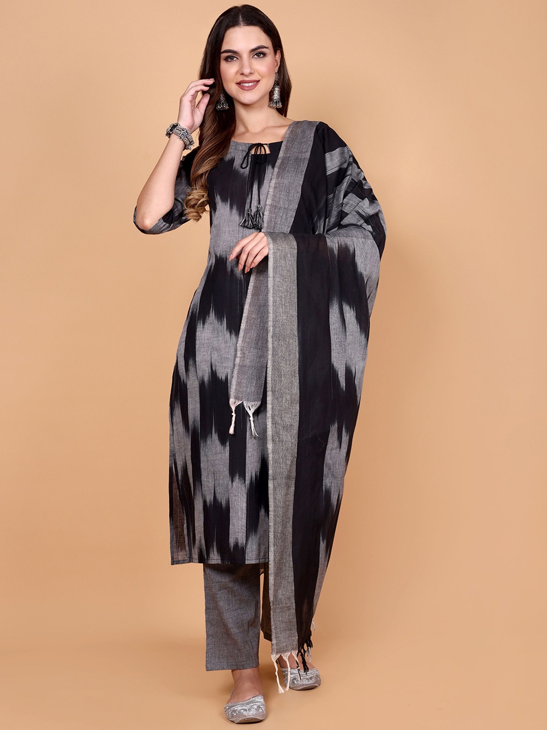 

Vastara the Label Abstract Printed Tie-Up Neck Straight Kurta With Trousers & Dupatta, Black
