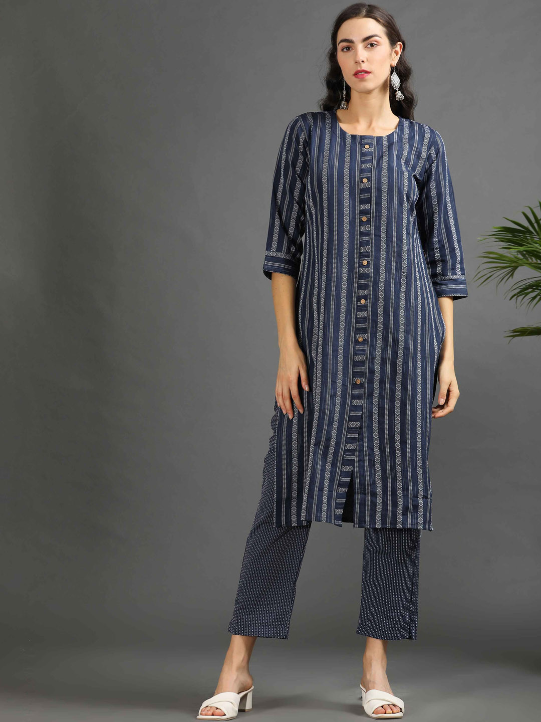 

GOLDSTROMS Geometric Woven Design Round Neck Regular Straight Kurta With Trouser, Navy blue