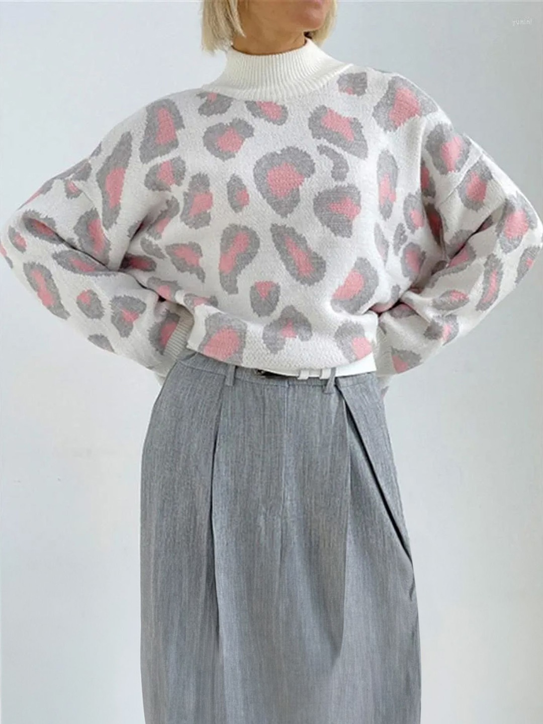 

LULU & SKY Women Animal Printed Pullover, White