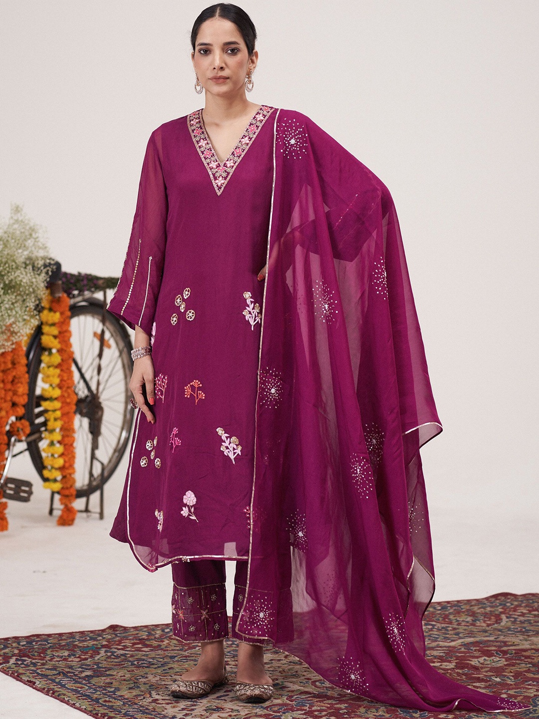 

HIRIKA&DHRUTI Women Embroidered Kurta with Harem Pants & With Dupatta, Magenta