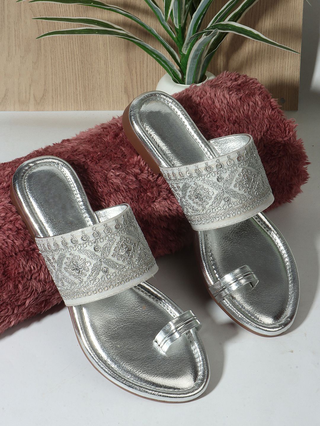 

sneakers villa Women One Toe Slip-On Flats, Silver