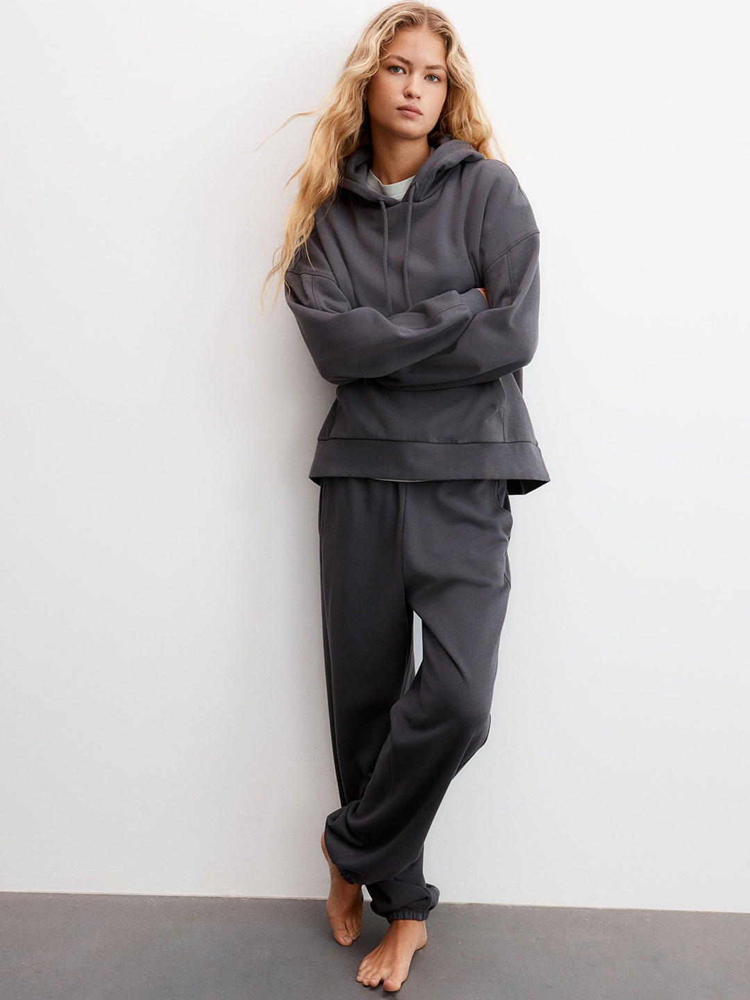 

H&M Women Mid-Rise Relaxed-fit Joggers, Grey
