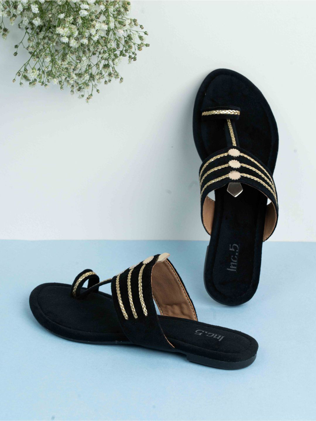 

Inc 5 Women Embellished Ethnic One Toe Flats with Bows, Black