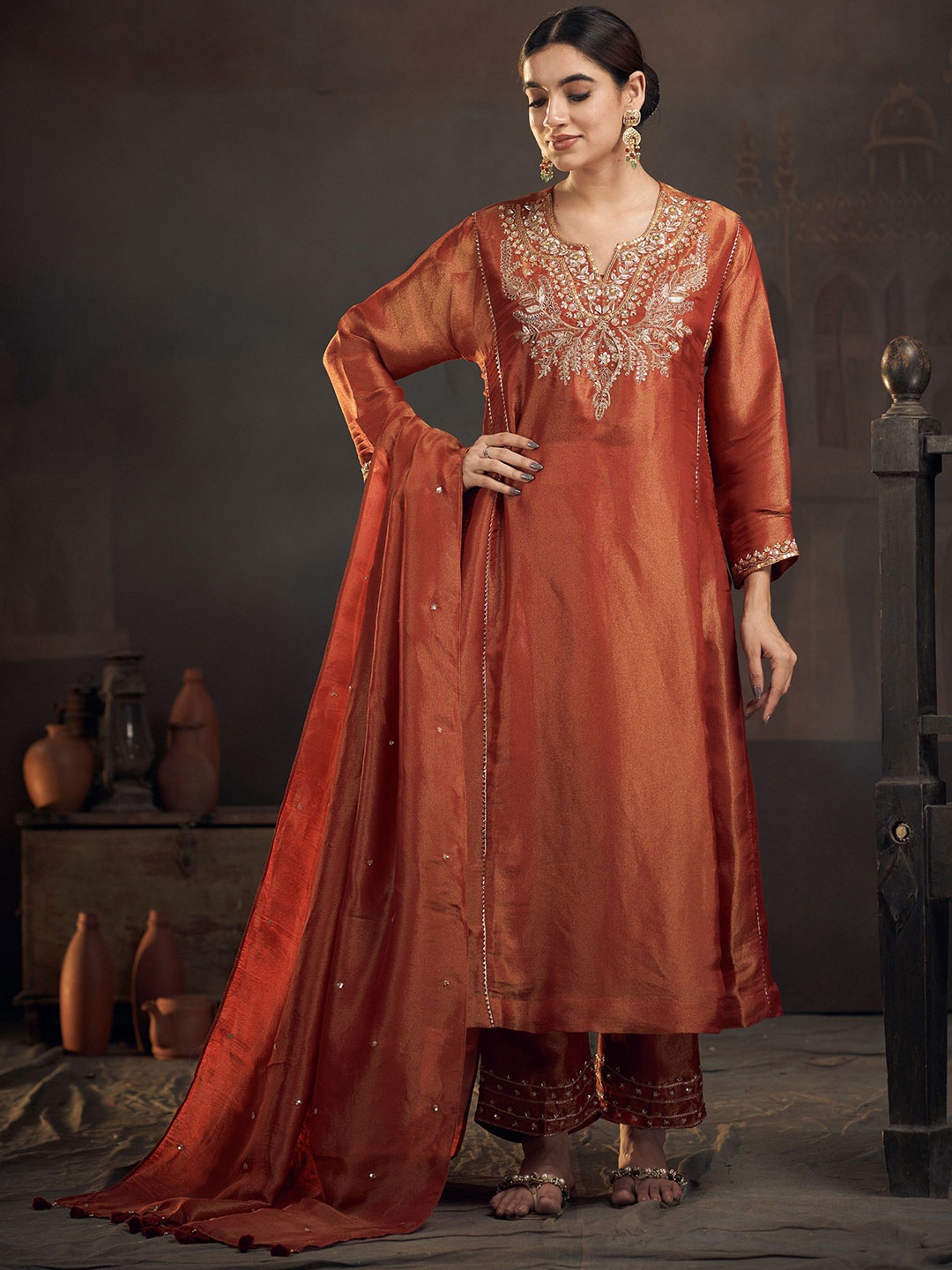 

HIRIKA&DHRUTI Women Embroidered Kurta with Harem Pants & With Dupatta, Orange