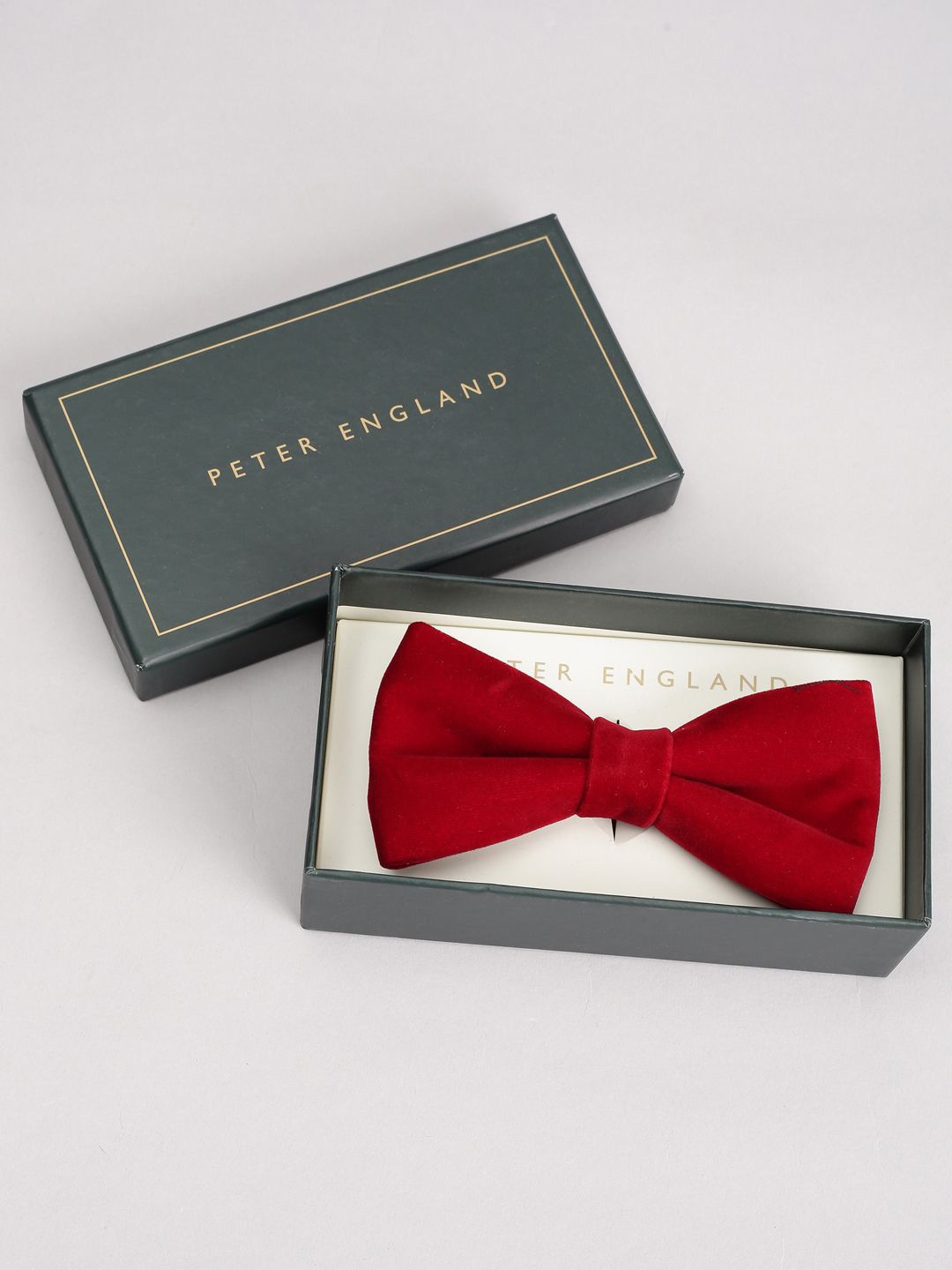 

Peter England Men Solid Bow Tie, Red
