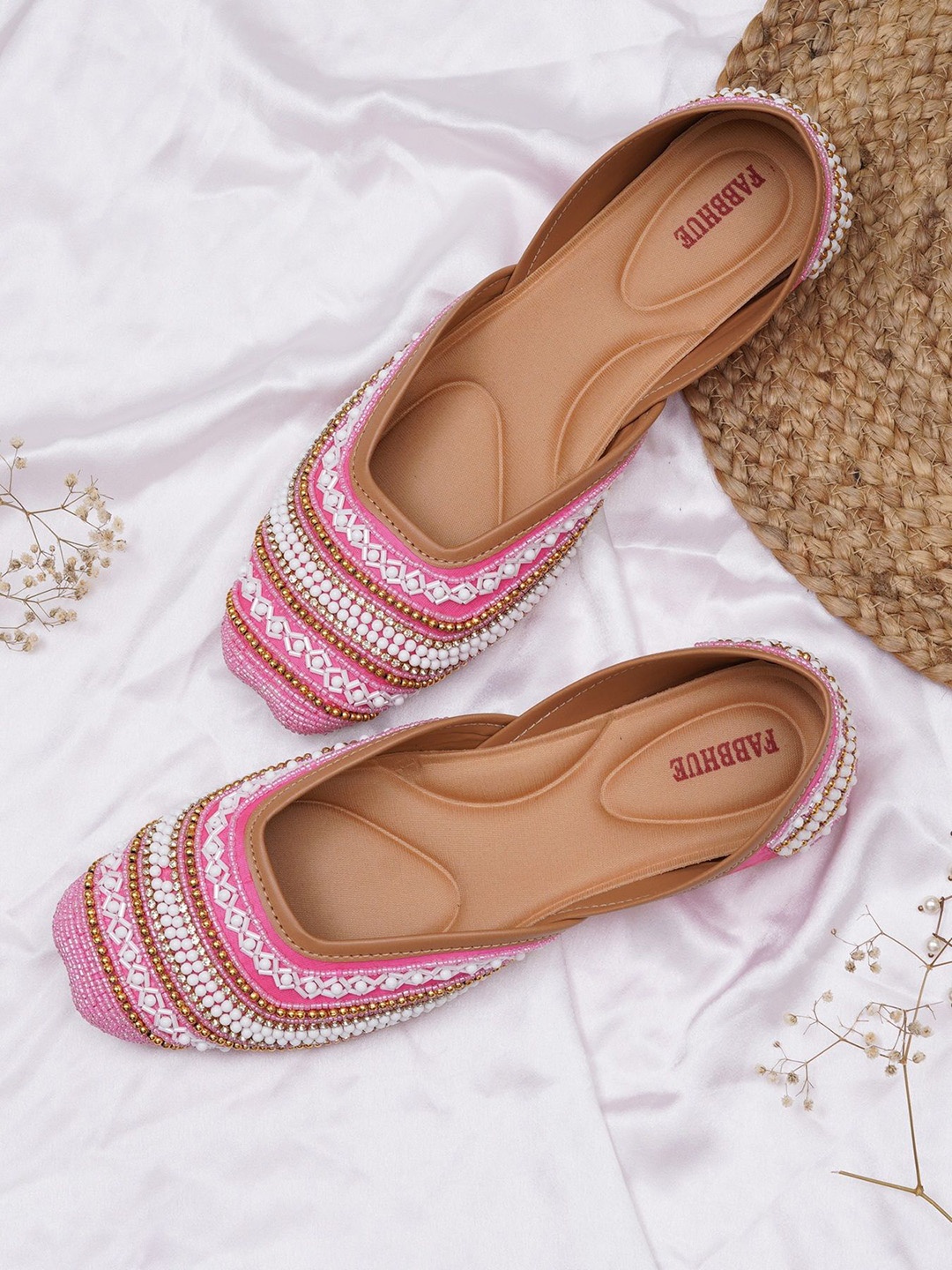 

FABBHUE Women Embellished Ethnic Mojaris Flats, Pink