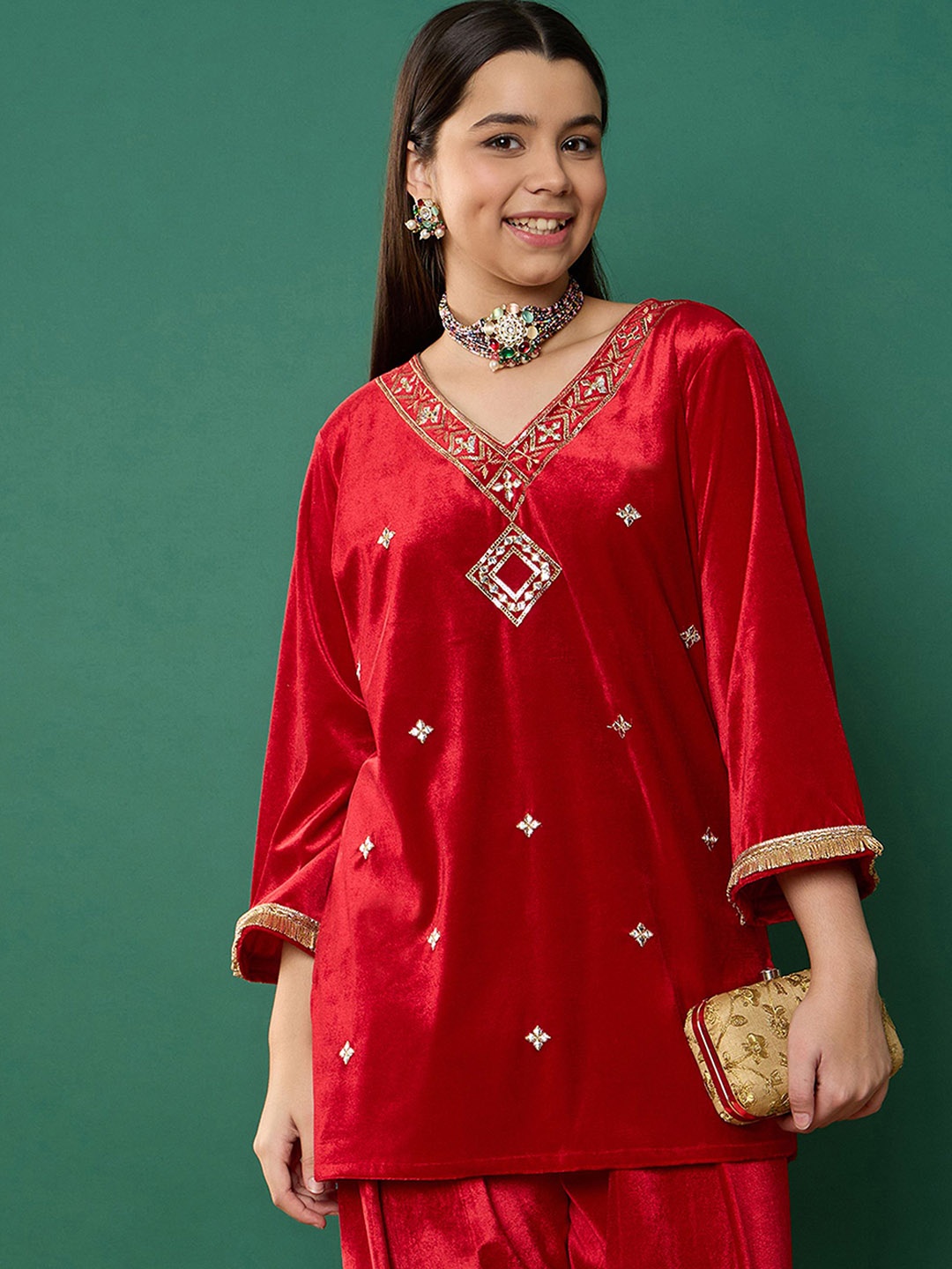 

Noh.Voh - SASSAFRAS Kids Girls Floral Embroidered V-Neck Velvet Short Kurta, Red