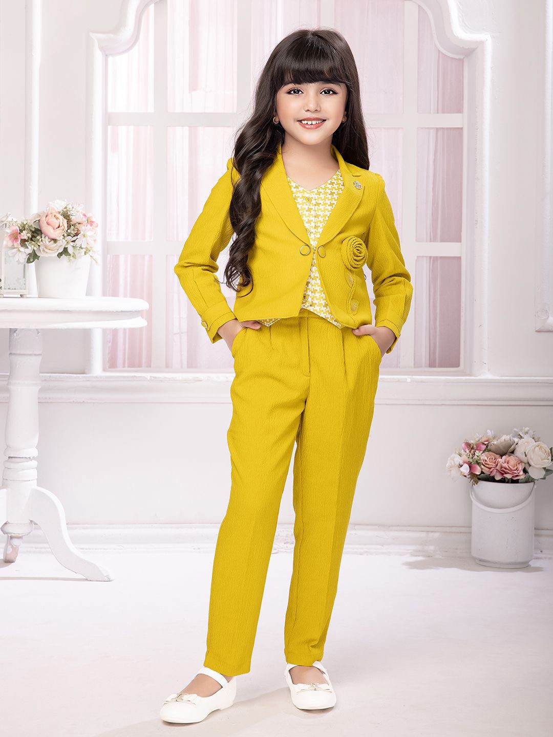 

Tiny Baby Girls Printed V-Neck Sleeveless Waistcoat With Trouser With Blazer, Yellow