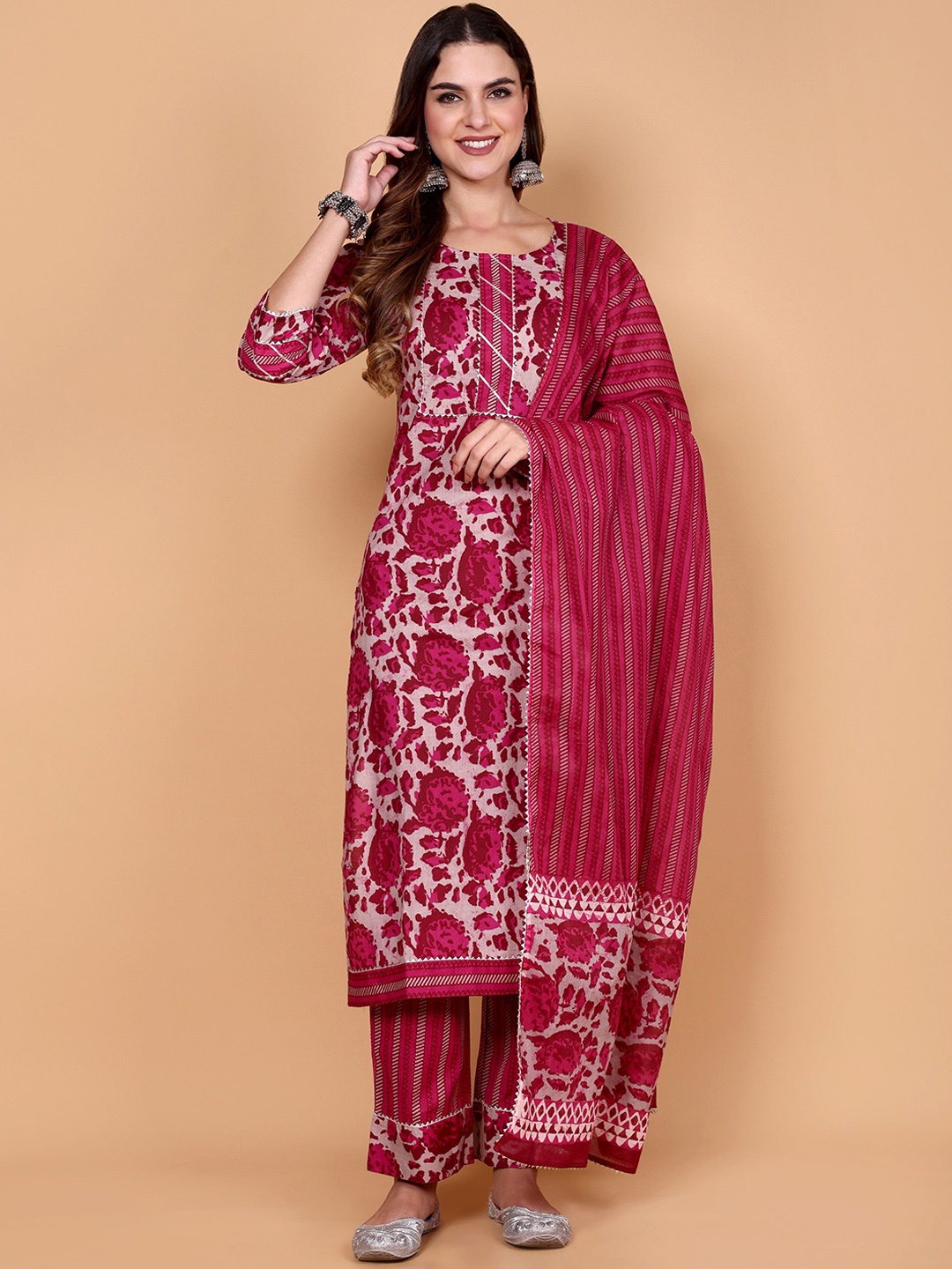 

Vastara the Label Printed Gotta Patti Organic Cotton Kurta with Trousers & Dupatta, Pink