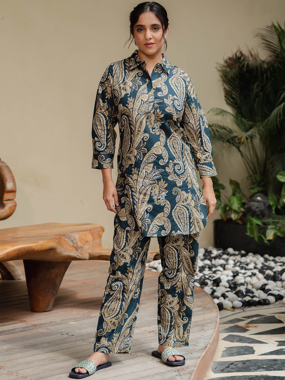 

Zeyo Paisley Printed Shirt Collar Three-Quarter Sleeves Top With Trouser, Green