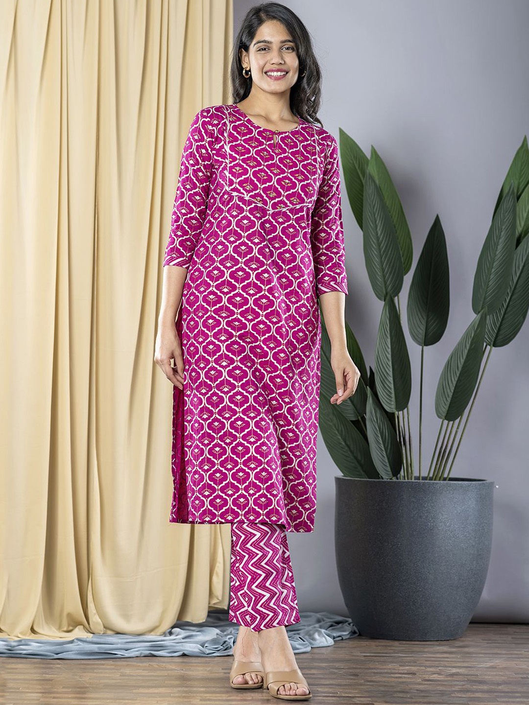 

KALINI Ethnic Motifs Printed Keyhole Neck Straight Kurta With Trousers, Pink