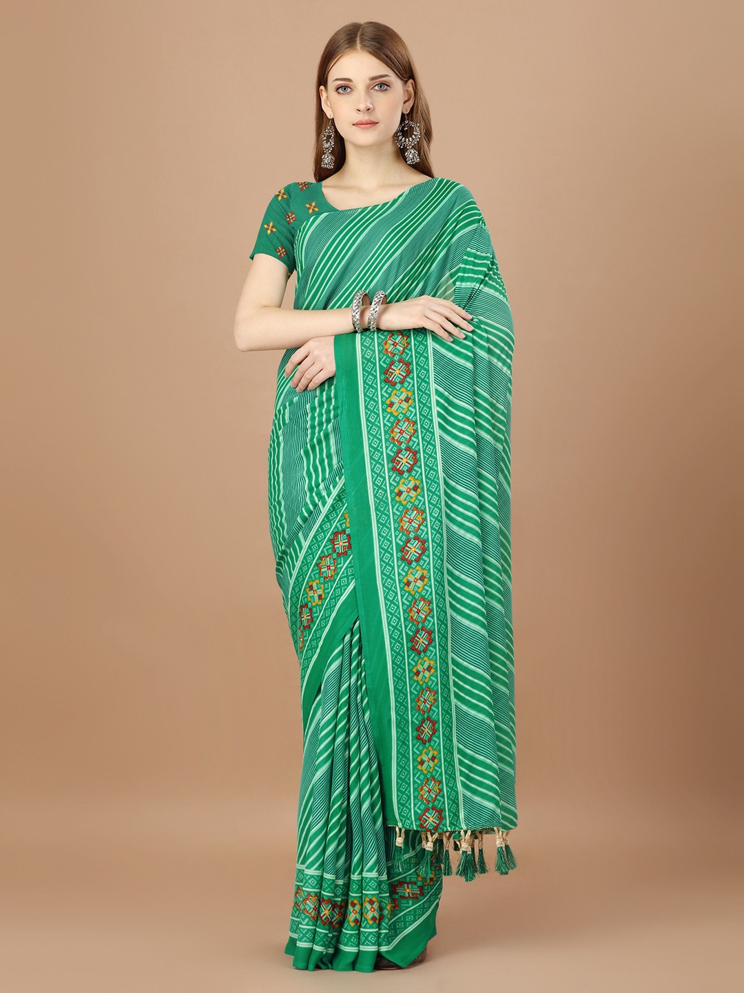 

DIVASTRI Striped printed Leheriya Saree With Tassels, Green