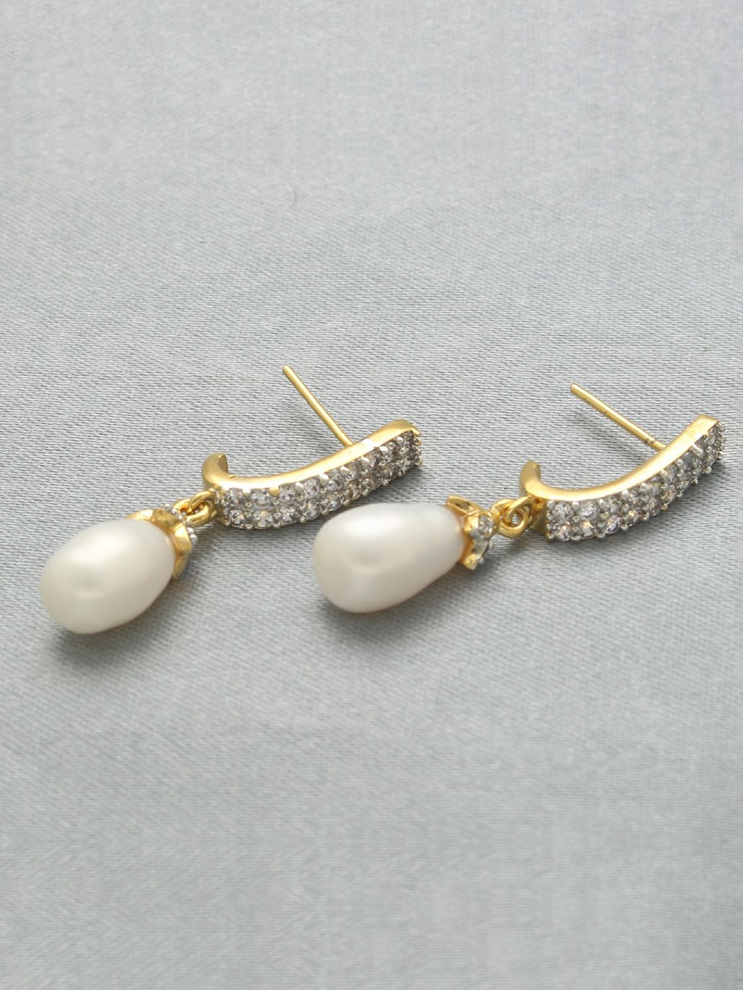 

Sri Jagdamba Pearls Dealer Set Of 2 Gold-Plated Contemporary Pearls Drop Earrings