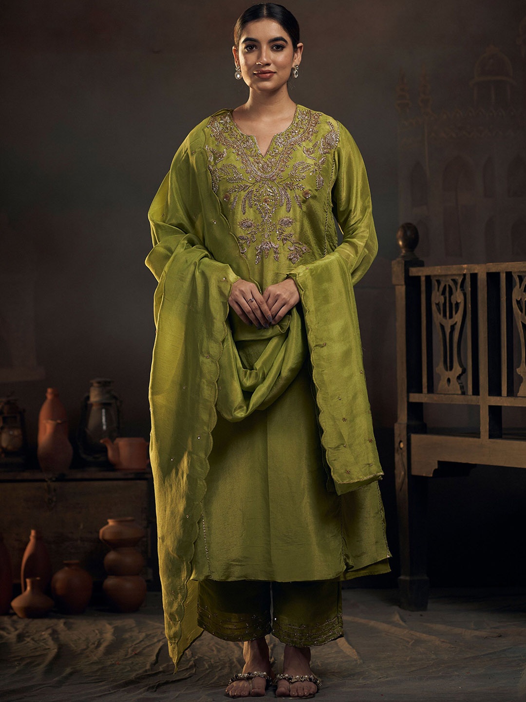 

HIRIKA&DHRUTI Women Embroidered Kurta with Harem Pants & With Dupatta, Green