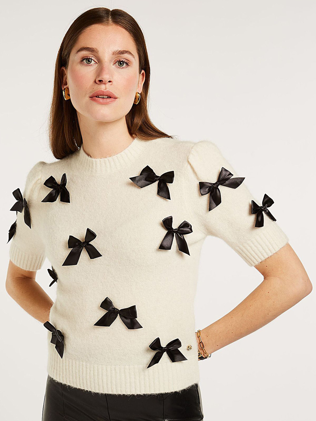 

LULU & SKY Women Pullover with Bow-knot Applique Sweaters, Off white