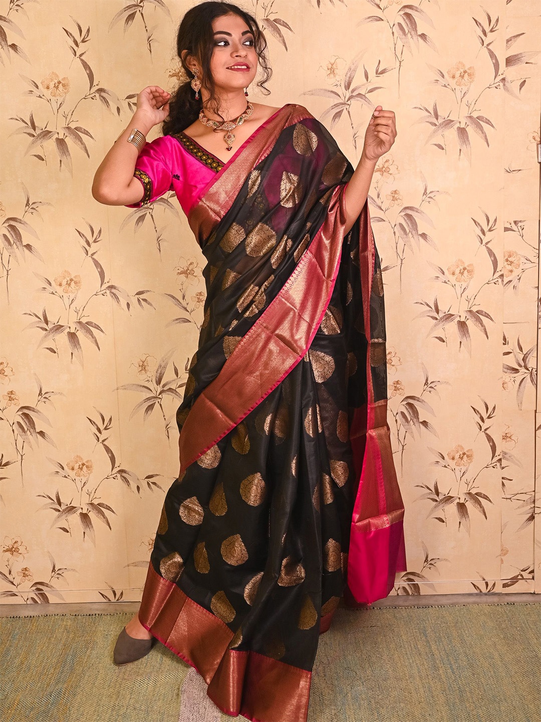 

Uttariya Zari woven Banarasi Silk Saree, Black