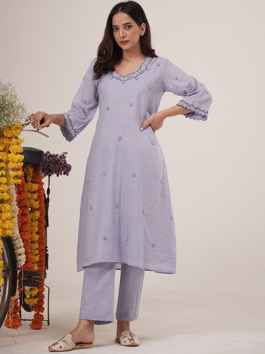 

HIRIKA&DHRUTI Women Embroidered Pure Cotton Kurta with Harem Pants, Blue