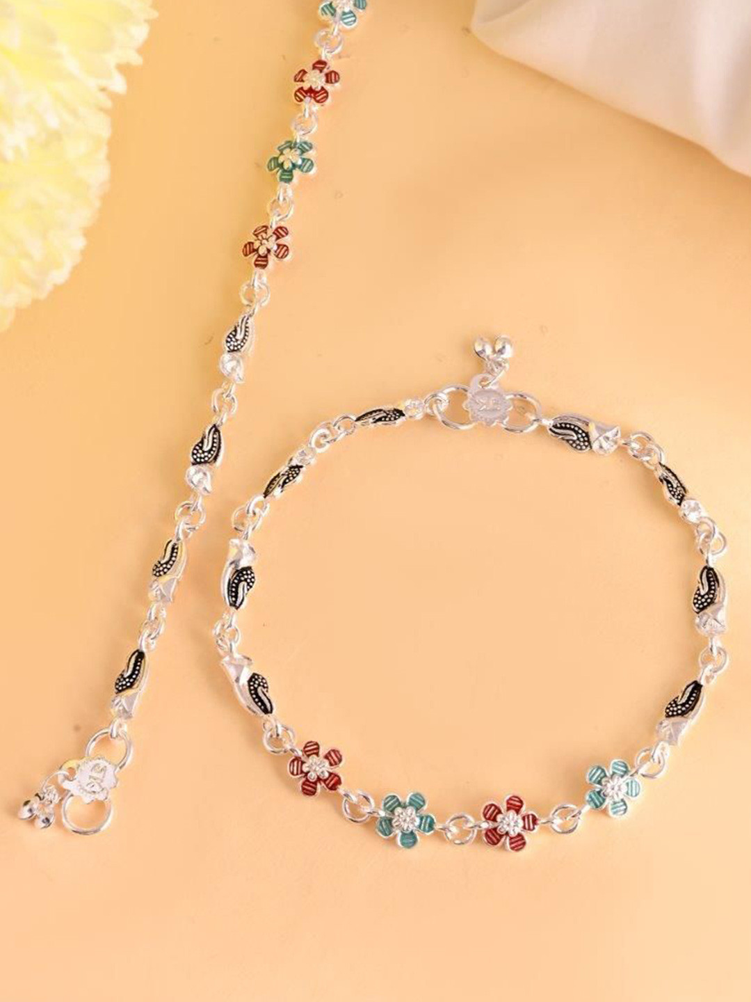 

VOJ Set Of 2 Silver-Plated Traditional Flower Shaped Anklets