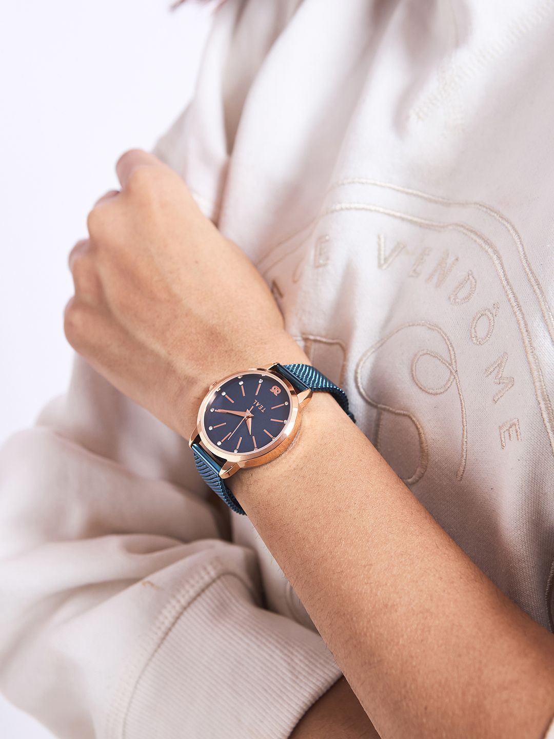 

TEAL BY CHUMBAK Women Brass Embellished Dial & Stainless Steel Straps Analogue Watch, Blue