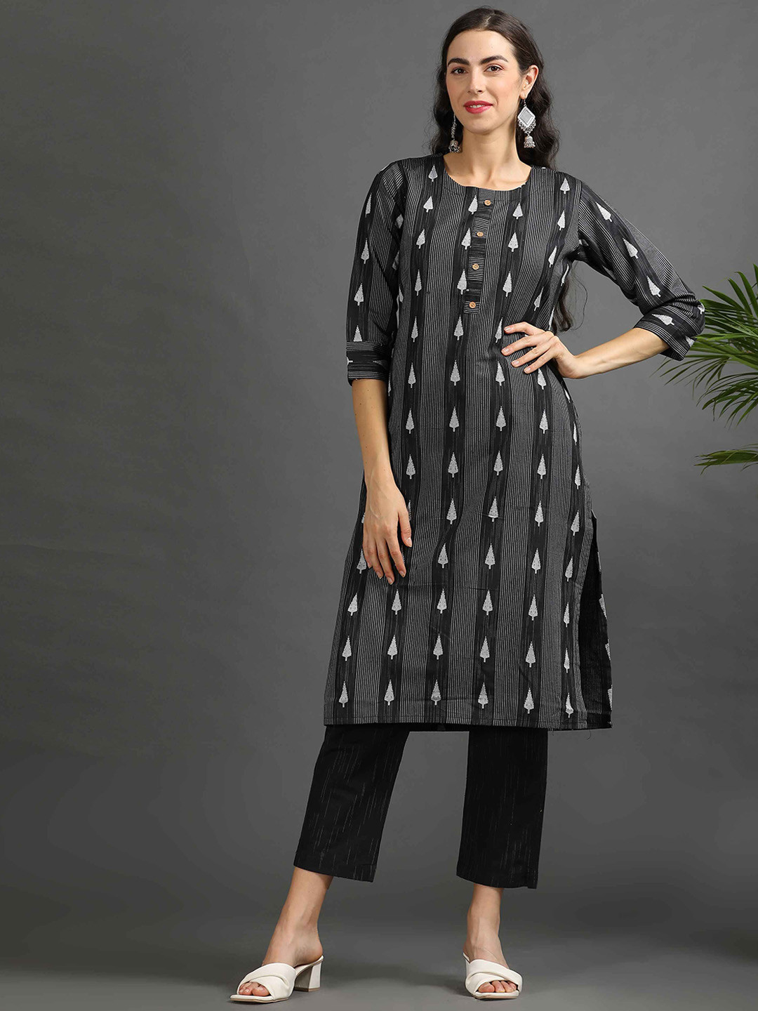 

GOLDSTROMS Geometric Woven Design Round Neck Regular Straight Kurta With Trouser, Black