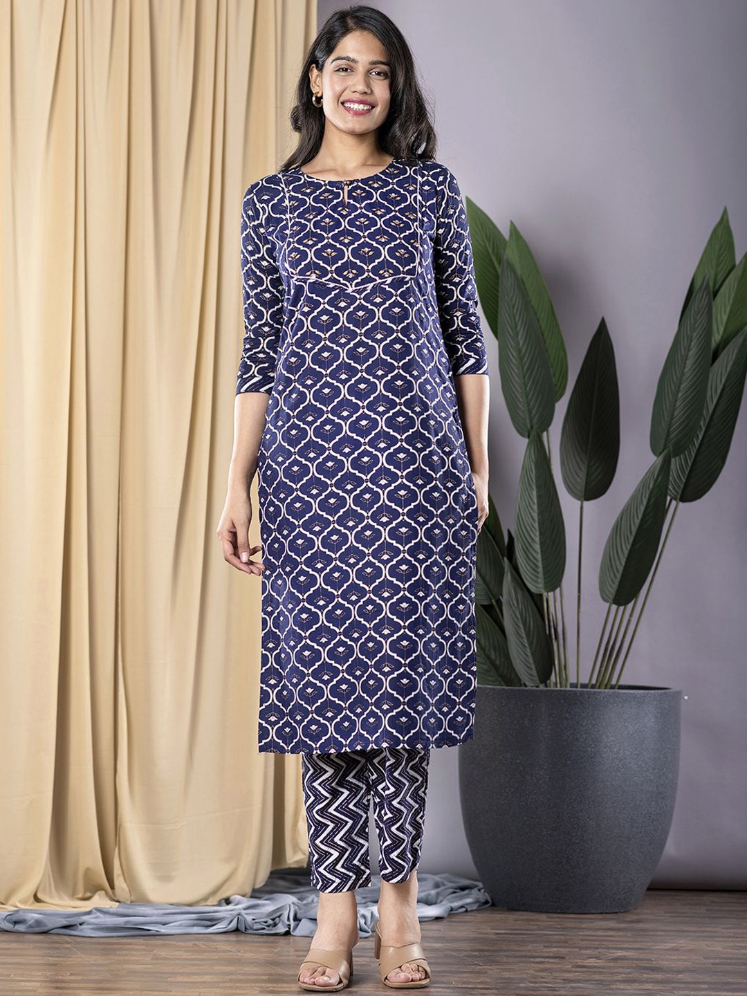 

KALINI Ethnic Motifs Printed Keyhole Neck Straight Kurta With Trousers, Navy blue