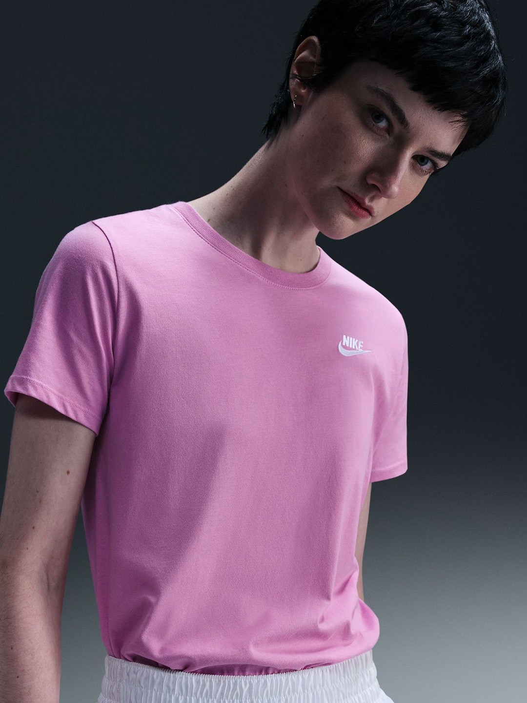 

Nike Sportswear Club Essentials Women's T-Shirt vendorArticleNum, Pink