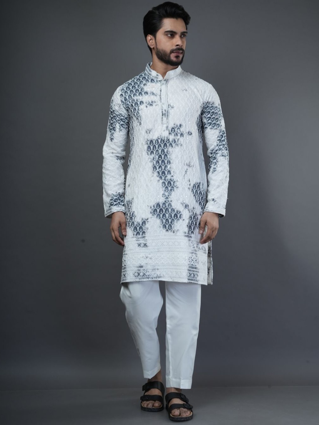 

ARYA Geometric Embroidered Mandarin Collar Straight Kurta, Grey