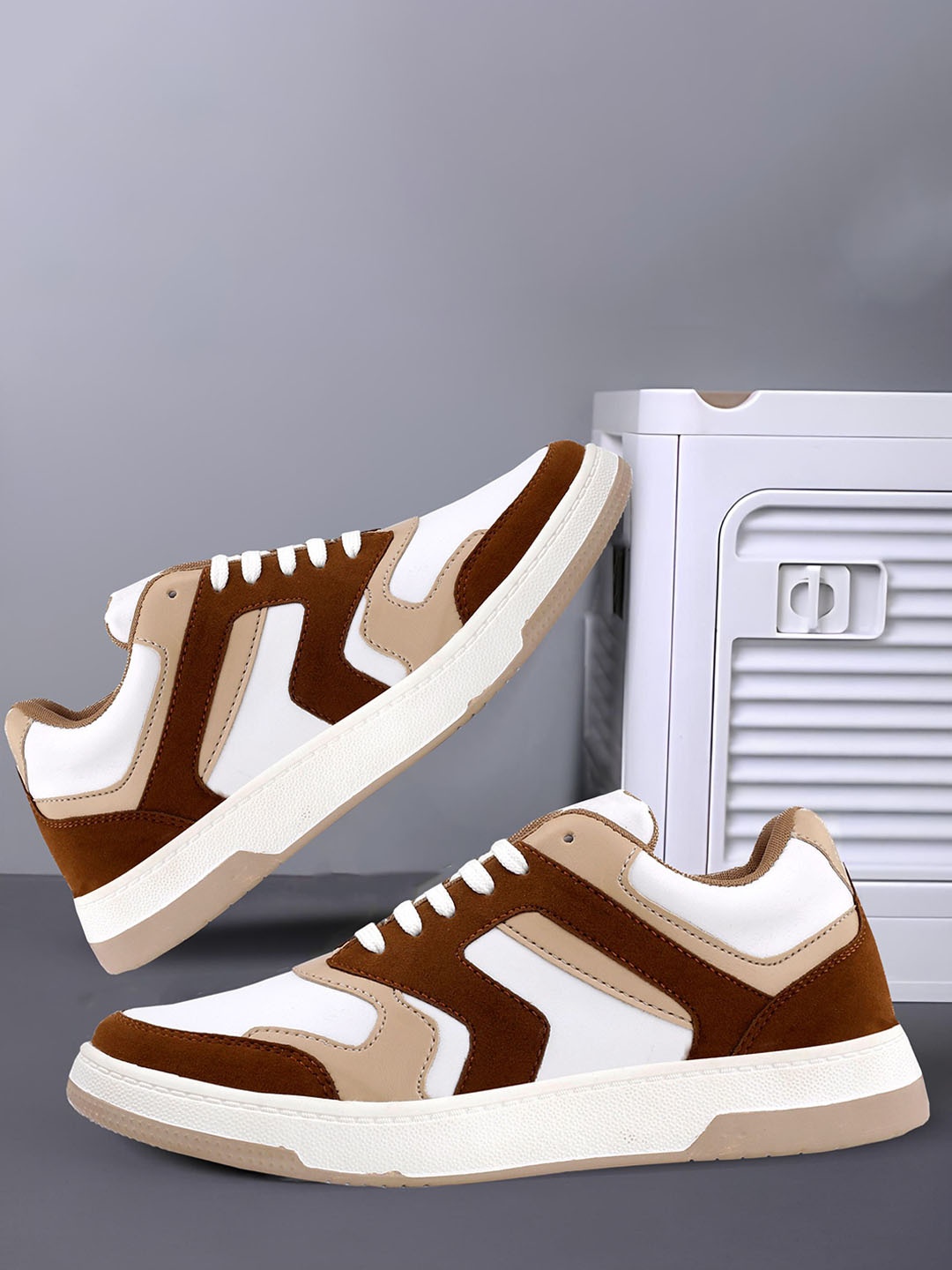 

Bxxy Men High-Top Round Toe Lace-Ups Sneakers, Brown