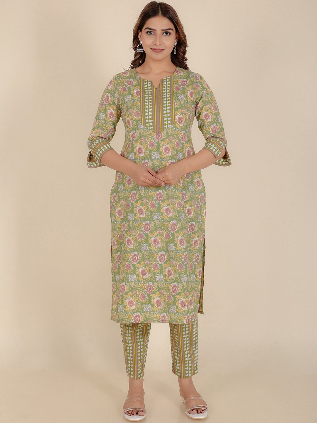 

Aramya Women Floral Printed Regular Patchwork Pure Cotton Kurta with Trousers & With Dupatta, Green