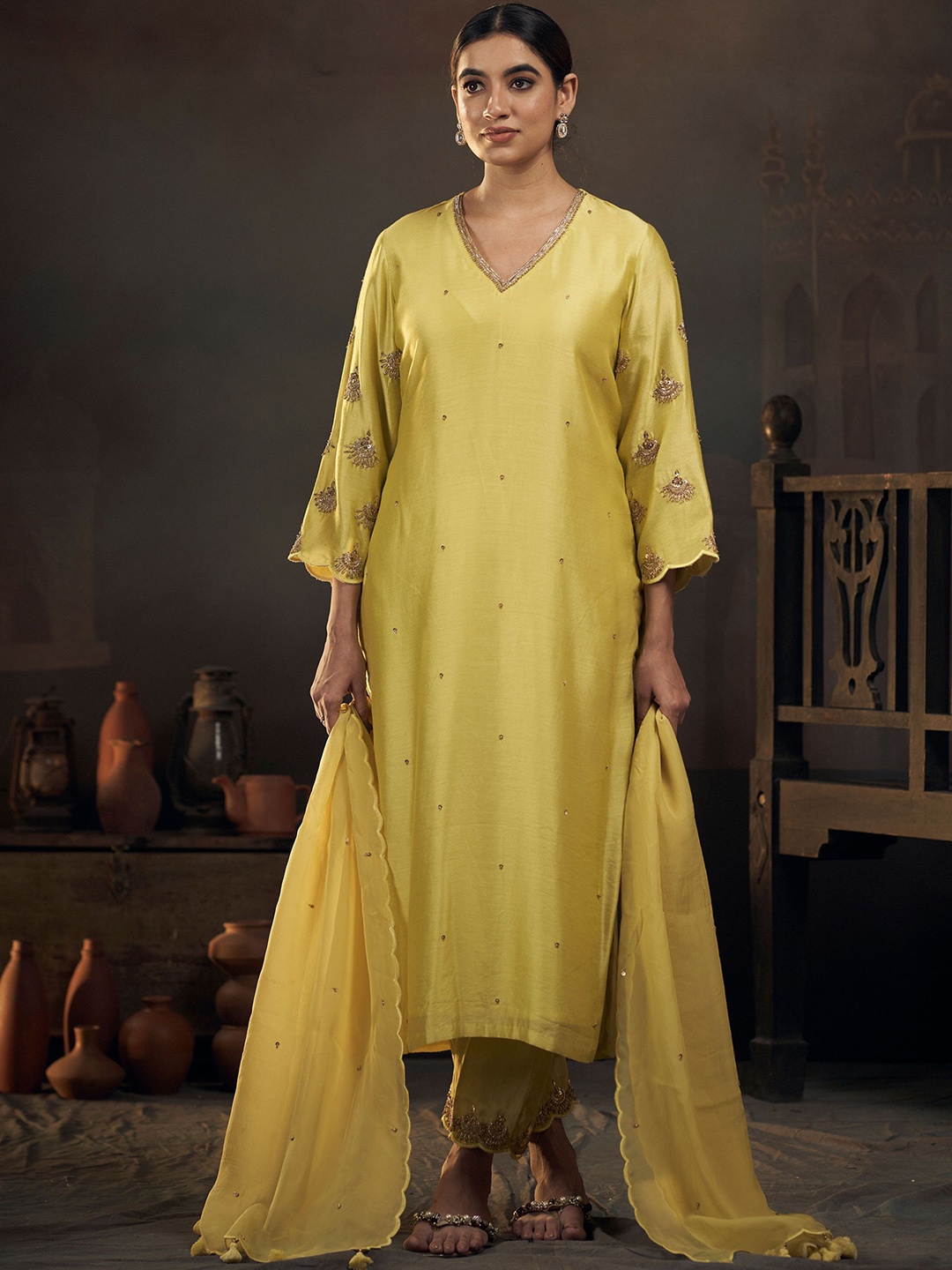 

HIRIKA&DHRUTI Women Embroidered Kurta with Harem Pants & With Dupatta, Lime green