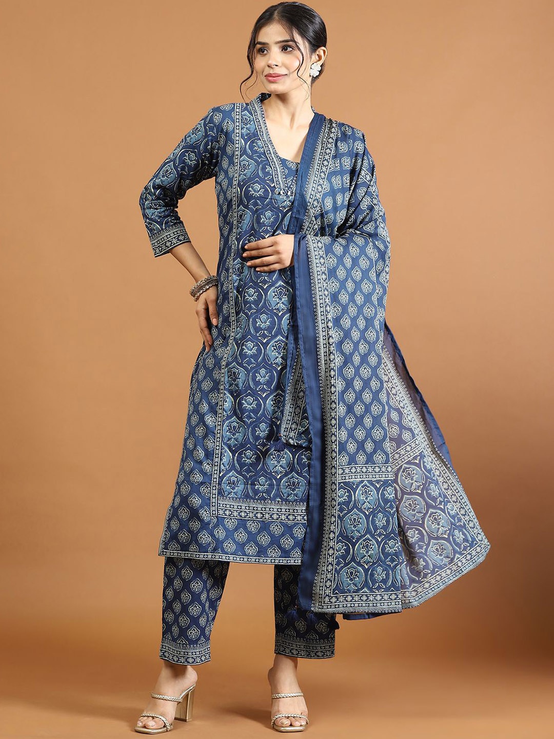 

Meena Bazaar Floral Printed Thread Work Kurta with Trouser & Dupatta, Blue