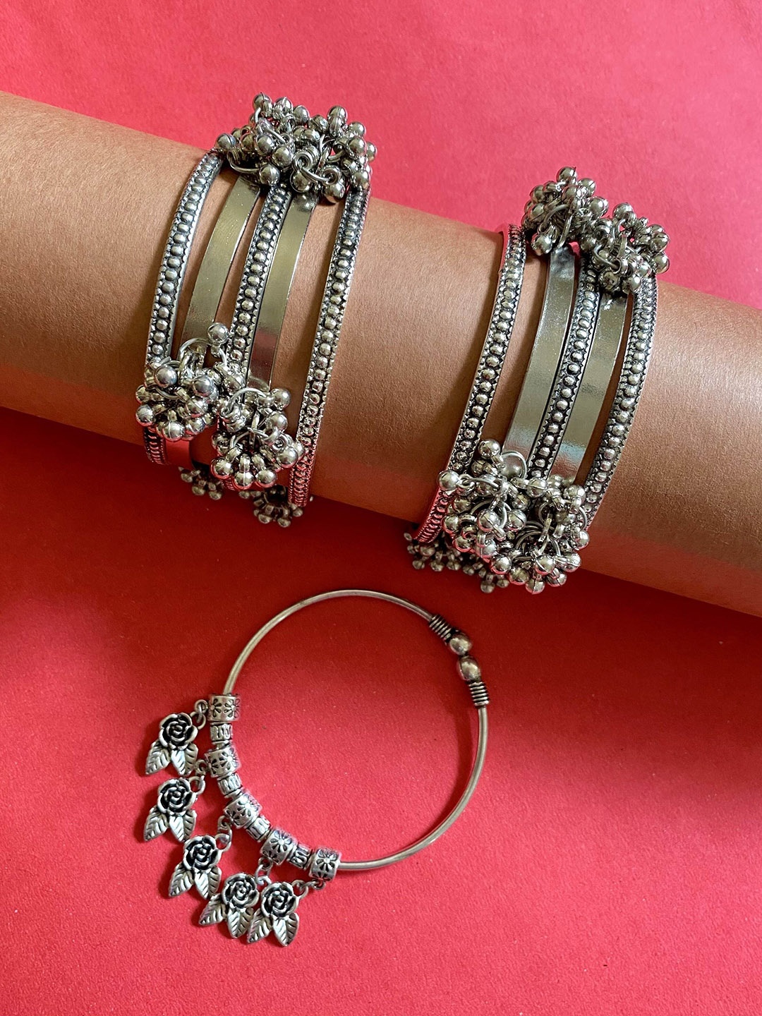 

ATIBELLE Set Of 11 Silver-Plated Round Shaped Textured Bangles