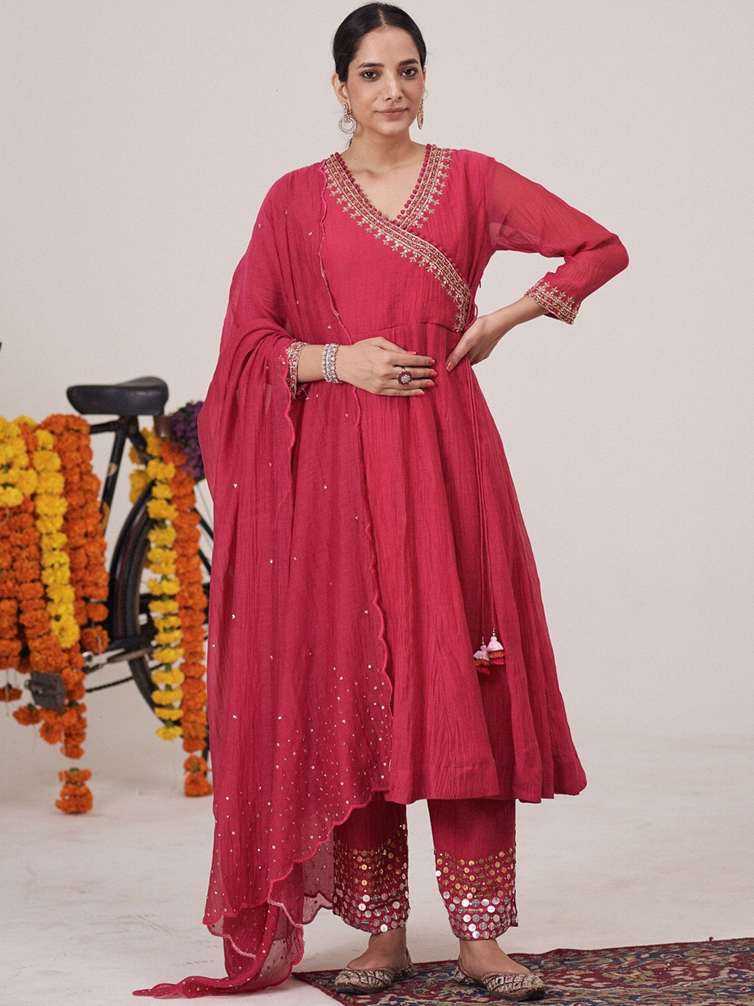 

HIRIKA&DHRUTI Women Embroidered Kurta with Harem Pants & With Dupatta, Pink
