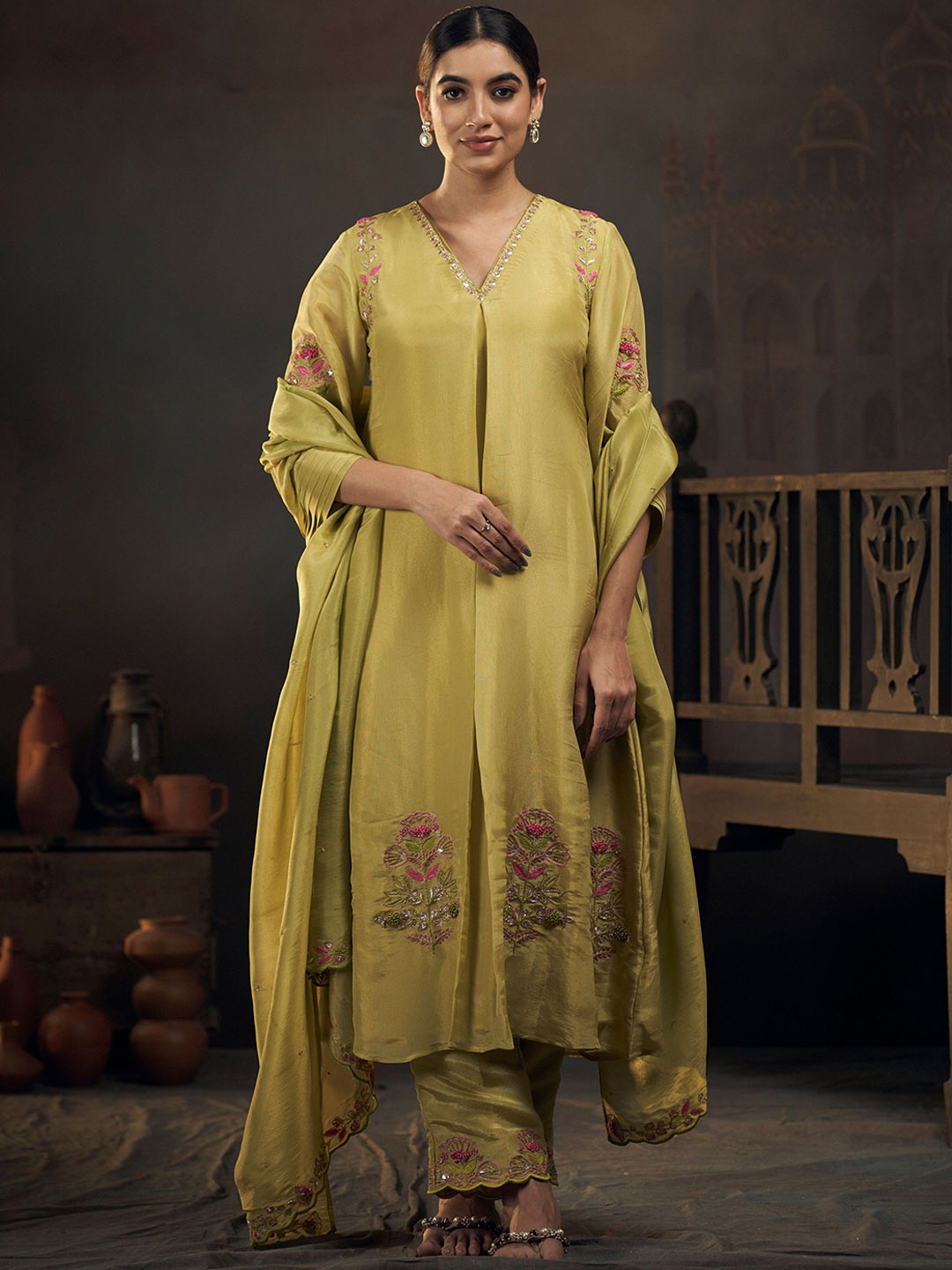 

HIRIKA&DHRUTI Women Embroidered Kurta with Harem Pants & With Dupatta, Green