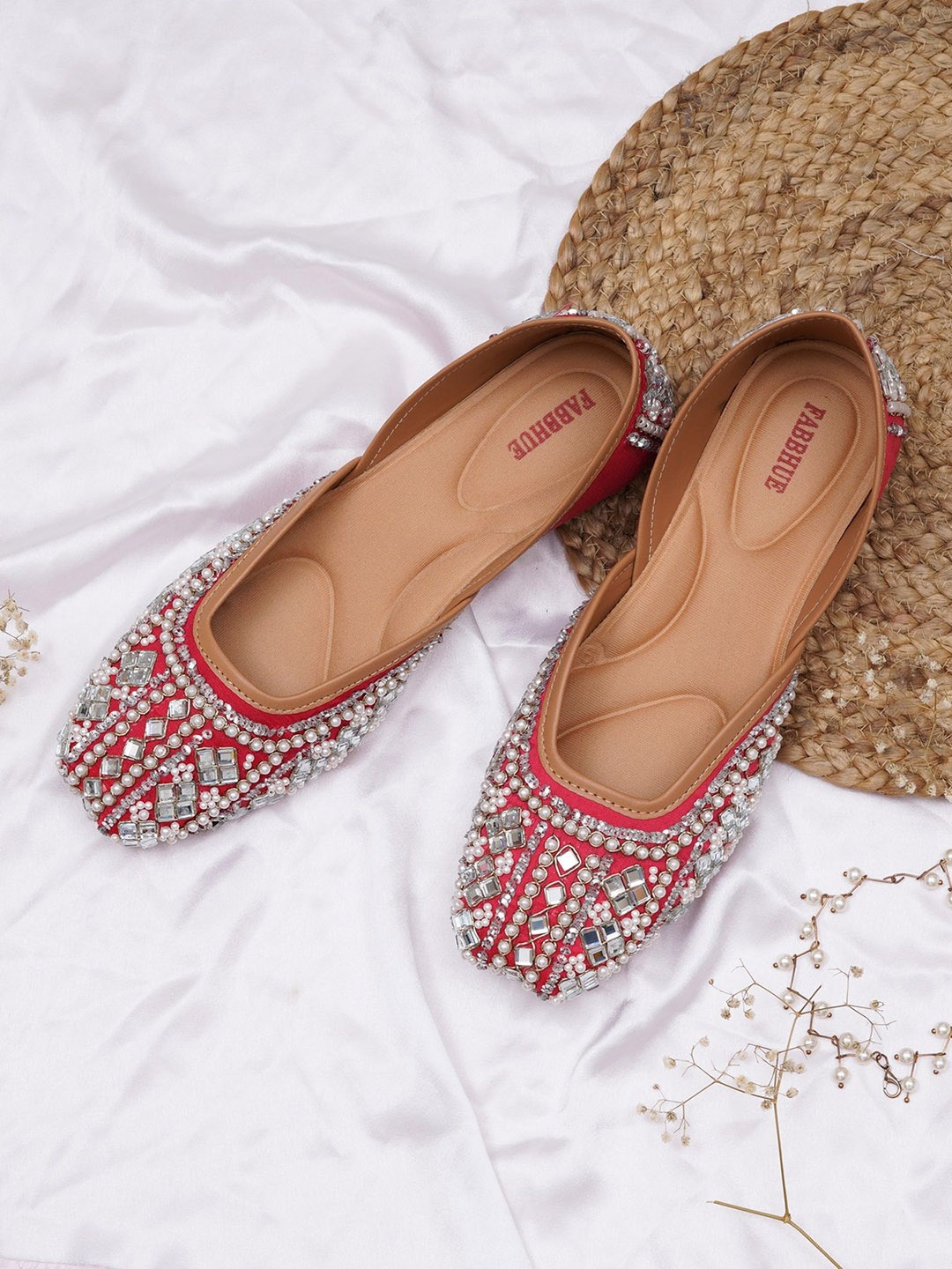 

FABBHUE Women Embellished Ethnic Mojaris Flats, Red