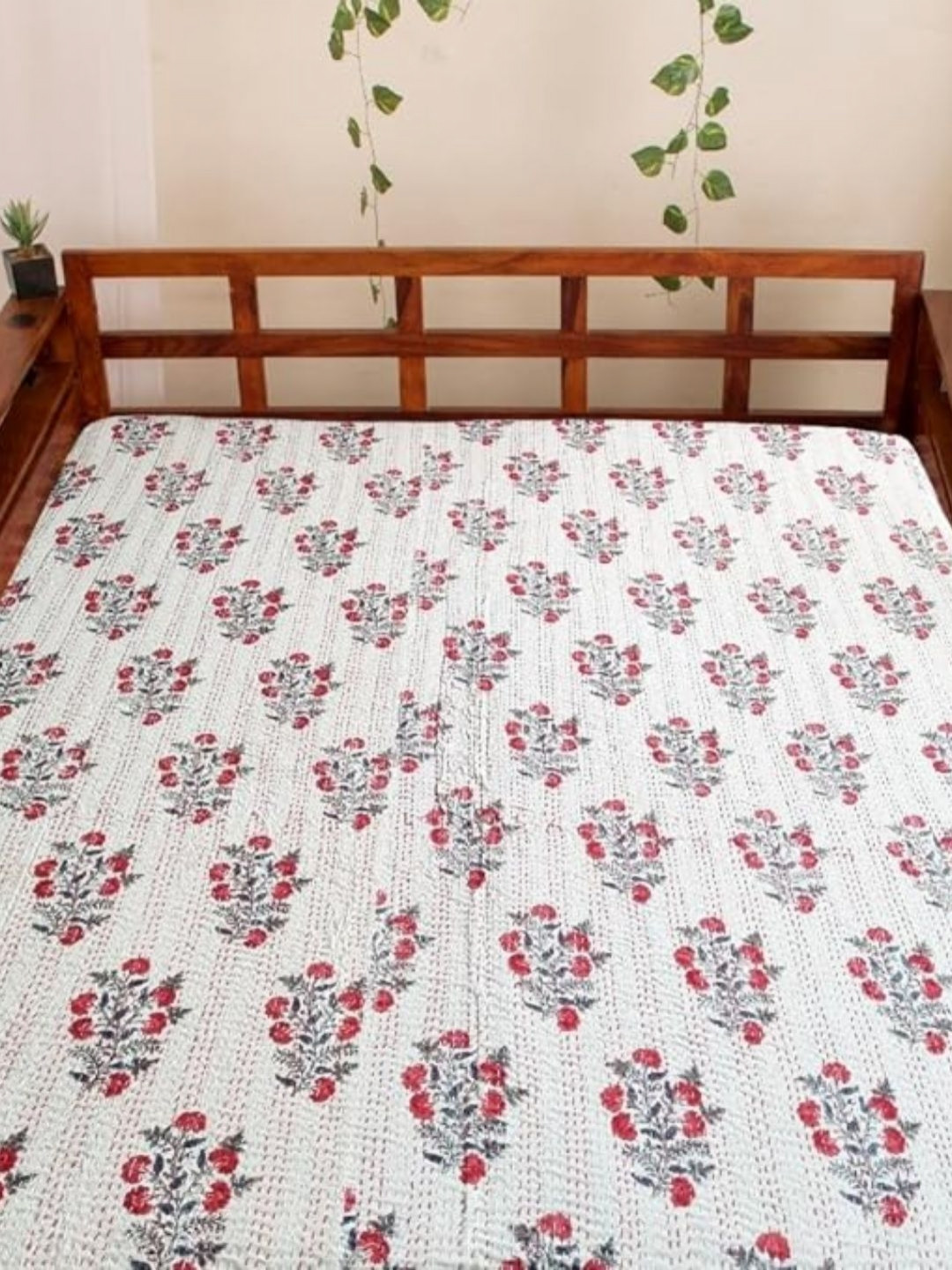 

The Curio Street Off White & Red Floral 300 TC Queen Bedsheet