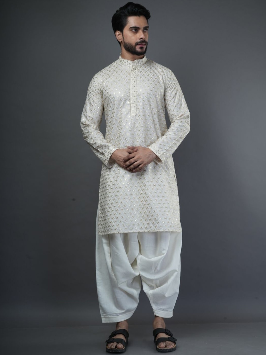 

ARYA Geometric Embroidered Mandarin Collar Long Sleeves Regular Sequinned Kurta, White