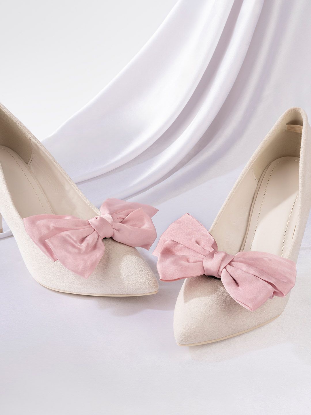 

JOKER & WITCH Lustre Knot Shoe Charms, Pink