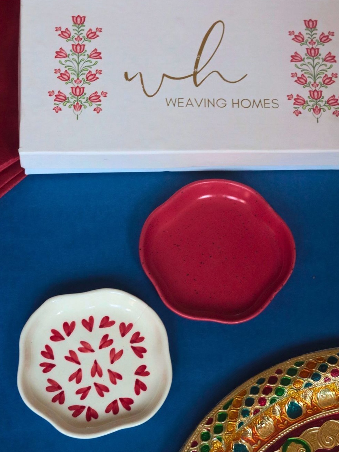 

WEAVING HOMES Red & White 2 Pieces Printed Ceramic Dishwasher Safe Dessert Plates