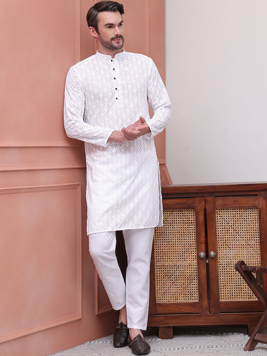 

Jompers Floral Embroidered Chikankari Pure Cotton Straight Kurta with Pyjamas, White