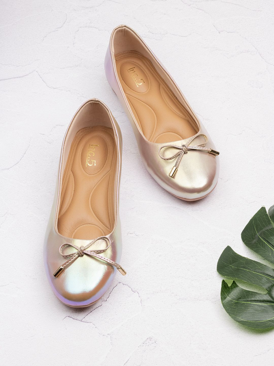 

Inc 5 Women Pointed Toe Ballerinas With Bow, Rose gold