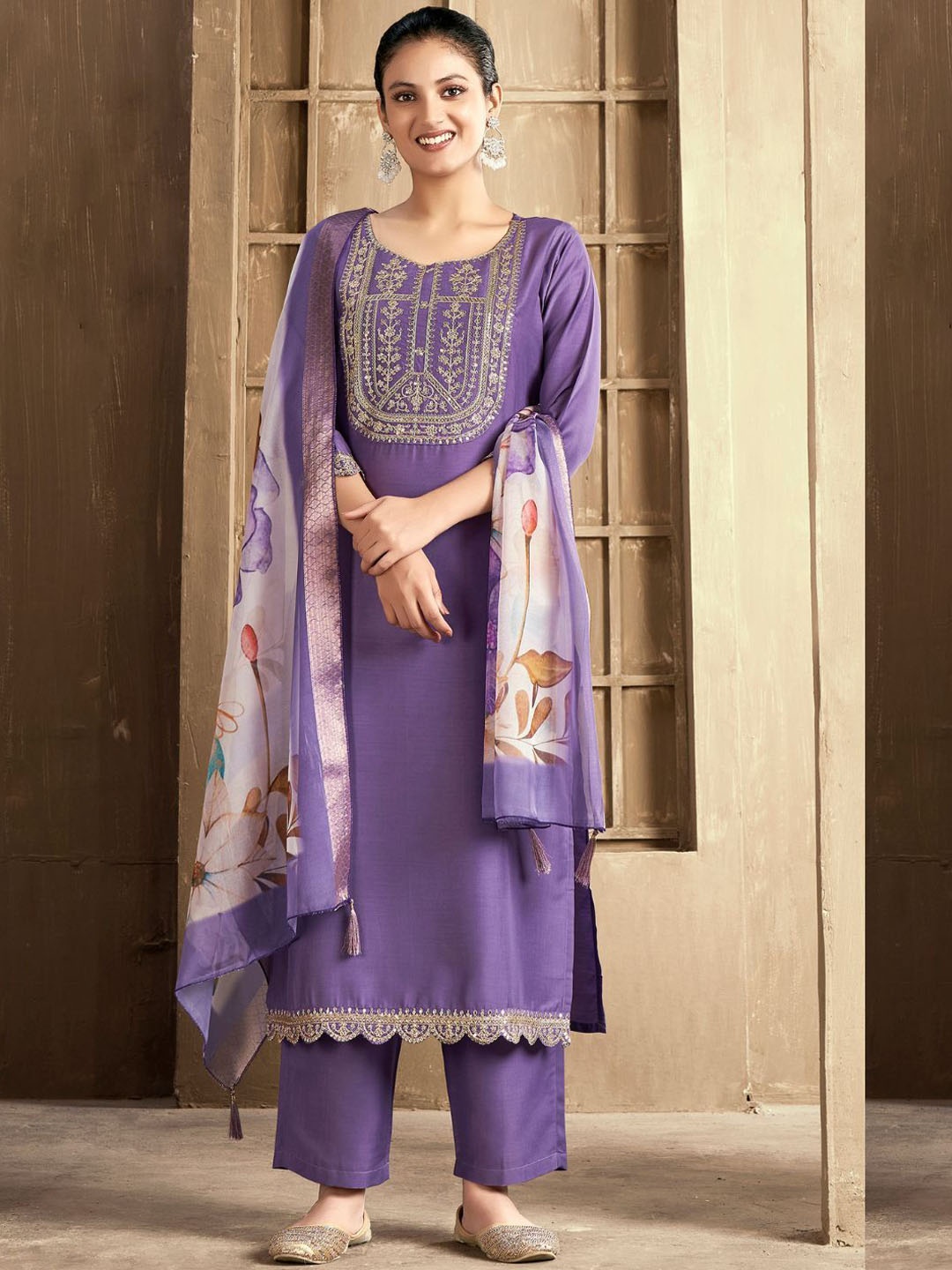 

J Turritopsis Floral Embroidered Regular Sequinned Straight Kurta & Trouser With Dupatta, Purple