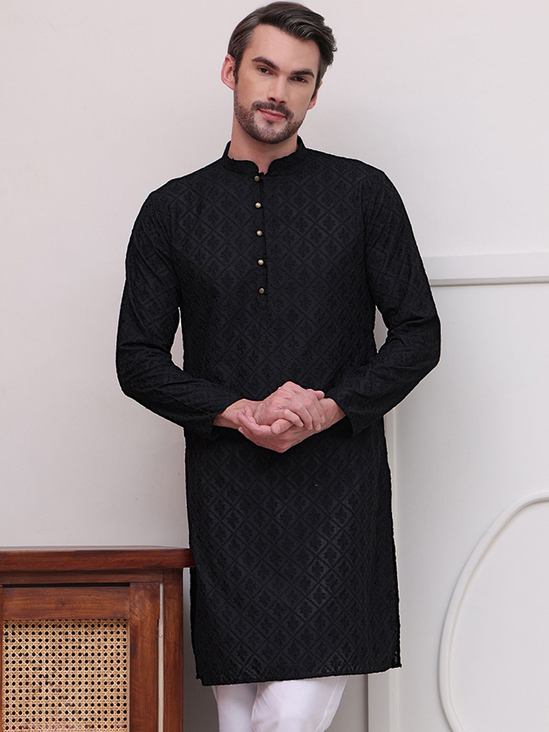 

Jompers Mandarin Collar Floral Embroidered Chikankari Cotton Straight Kurta, Black