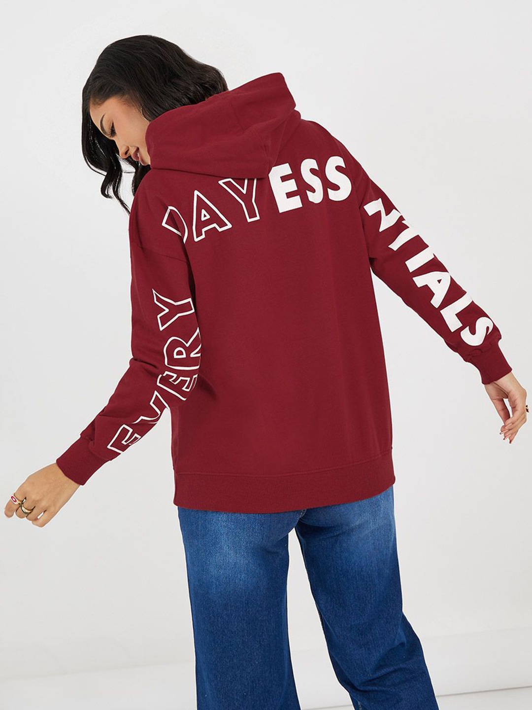 

Styli Women Oversized Fit Longline with Drop Shoulder Hoodie with Back Print, Red