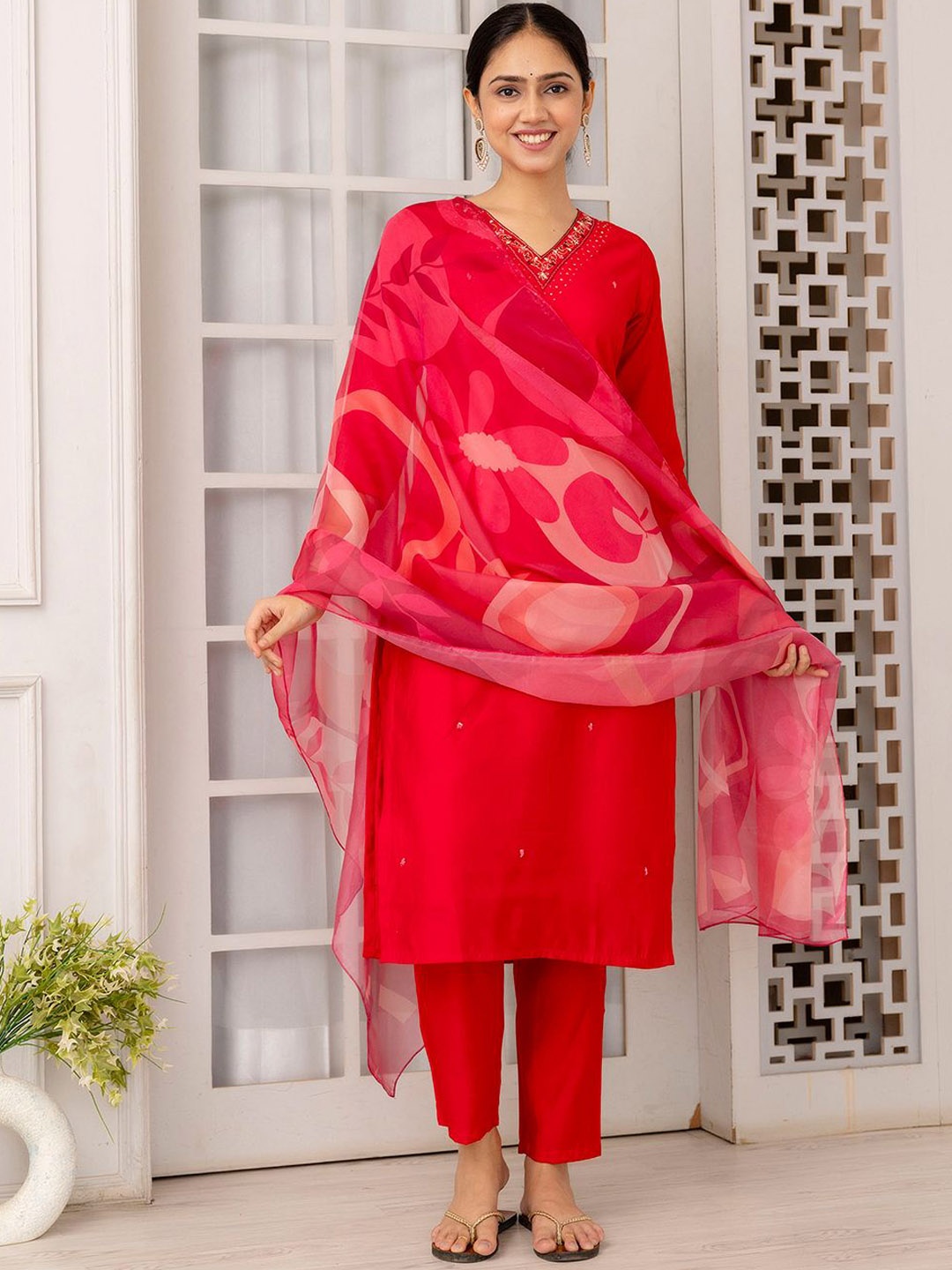 

DIVASTRI Ethnic Motifs Embroidered Straight Kurta With Trouser & Dupatta, Red
