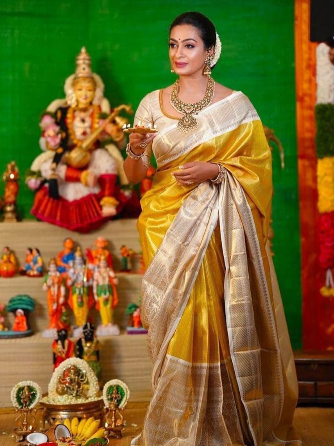 

Kandora Woven Design Zari Pure Silk Saree, Yellow