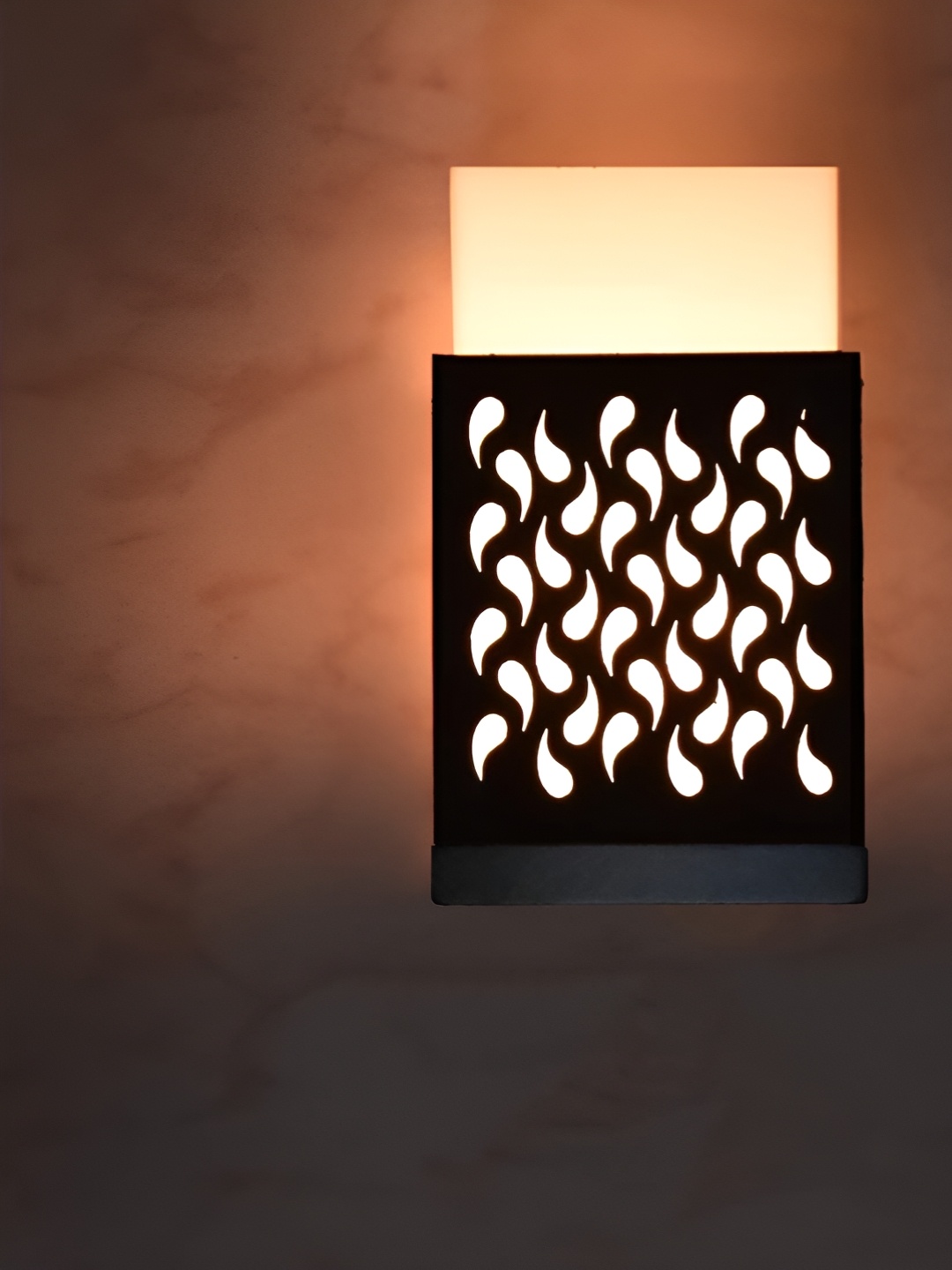 

Gojeeva Black & White Textured Wooden Square Shaped Wall Lamp